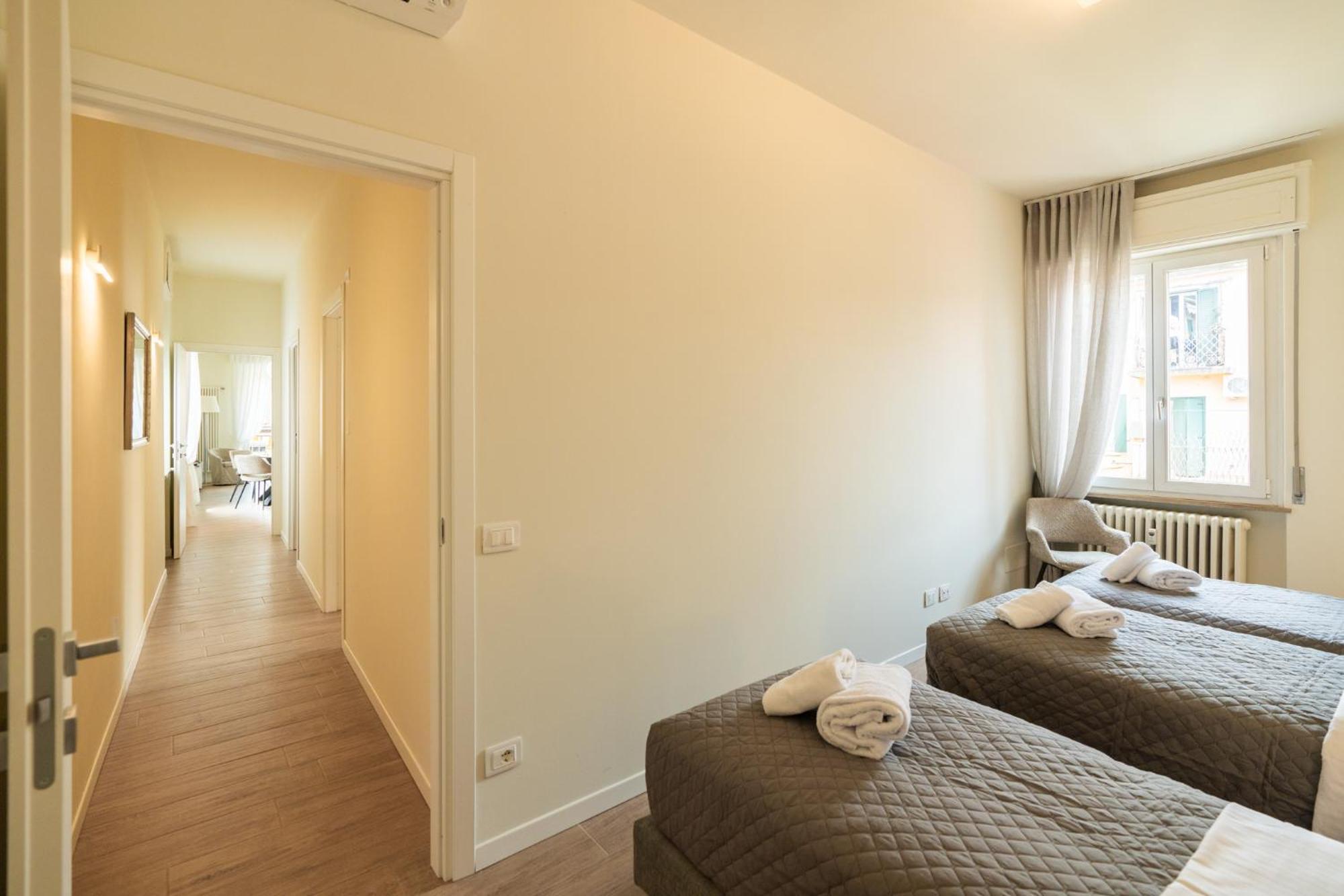 Domus Verona - Ampia Residenza Filippini A Pochi Passi Dall'Arena Номер фото